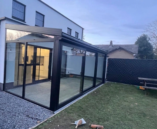 Projet porte d'entrée aluminium avec panneau